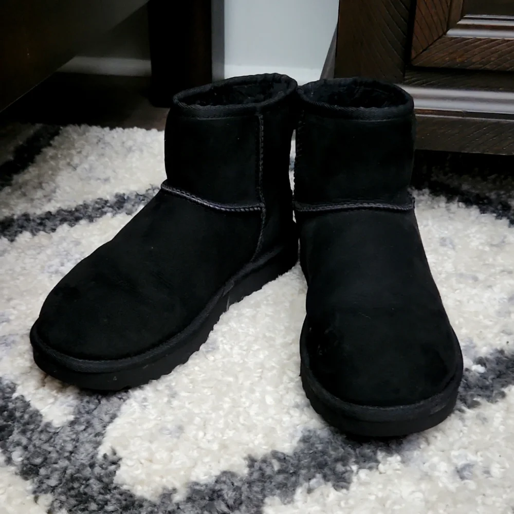 Ugg Classic Mini - Picture 1 of 3